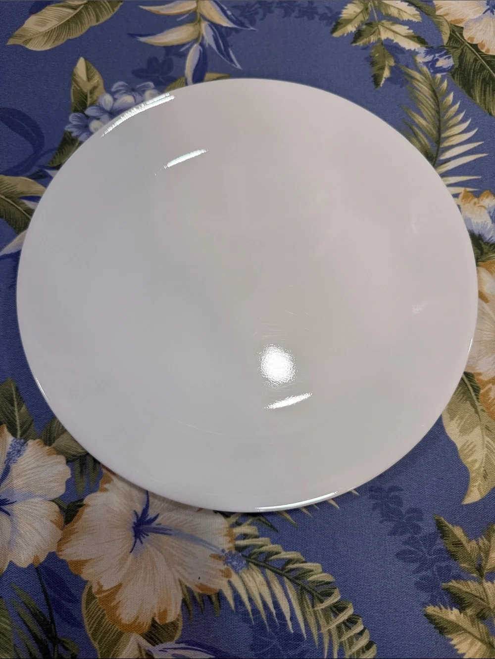 White Corelle dinner plates set of four
